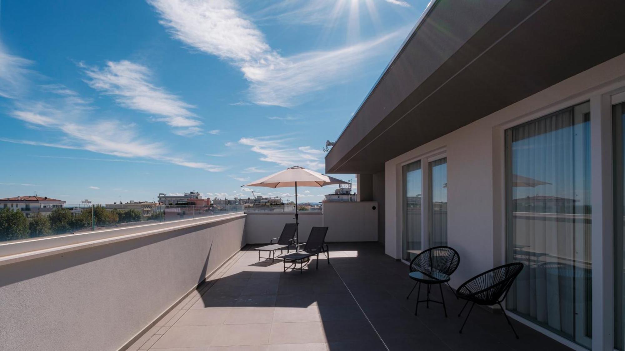 Residence Goldoni6 Suite Apartment Rimini Luaran gambar